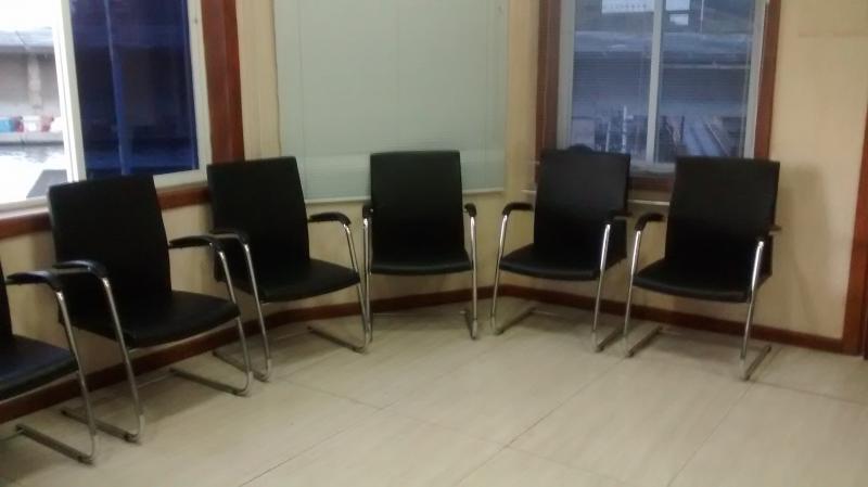 Estaleiro  BRASA - Estofamento das cadeiras do salão de palestra. NITERÓI